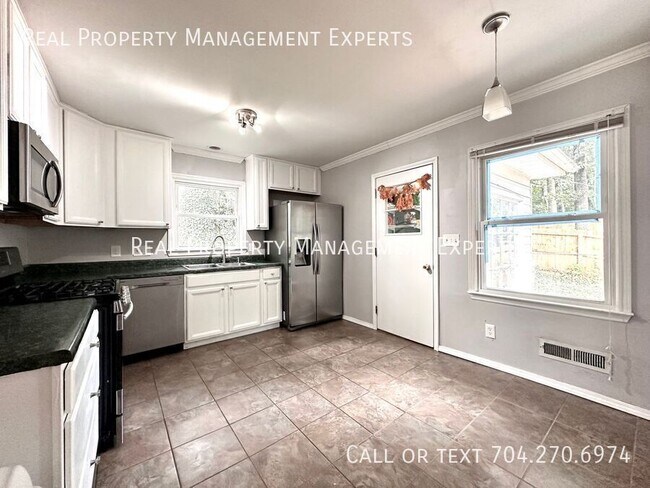 Foto del edificio - 4429 Firwood Ln