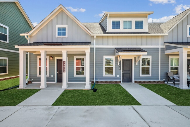 Foto del edificio - Hamlet Watkins Centre - Homes & Townhomes for Rent