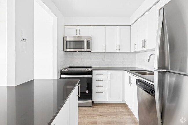 1BR, 1BA - 678SF - Kitchen - 545 547 & 565 Belmont Avenue W