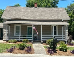 Building Photo - 411 Mill St