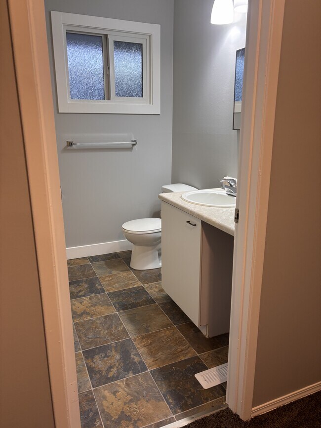 Photo du bâtiment - 1900-3001900 Strathcona Ave