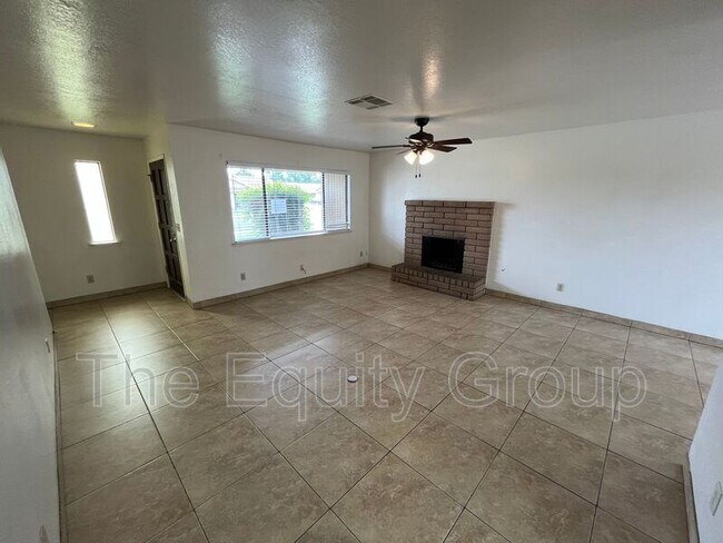 Foto del edificio - 2026 E Vassar Ave