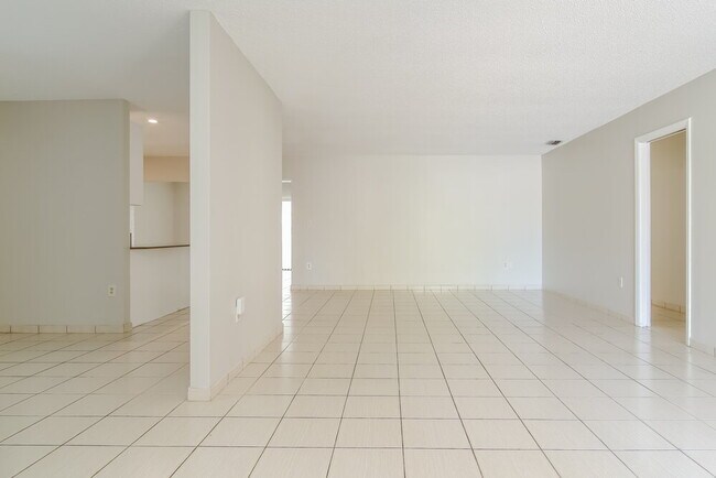 Foto del edificio - 10724 SW 144th Ct