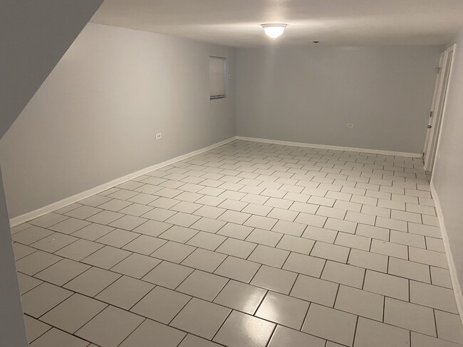 Building Photo - 3425 N Harding Ave