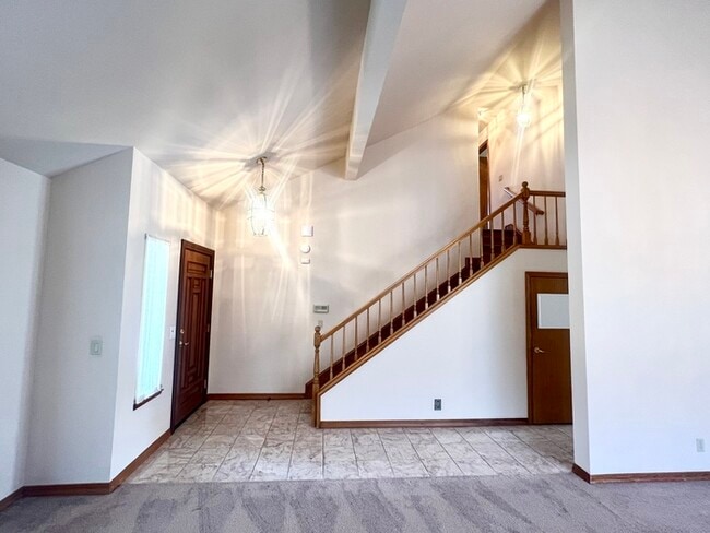 Building Photo - 1305 Manzano Way