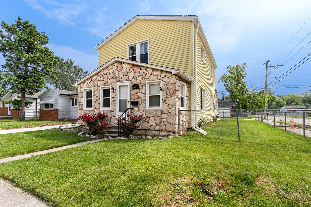 Foto principal - 23504 Columbus Ave