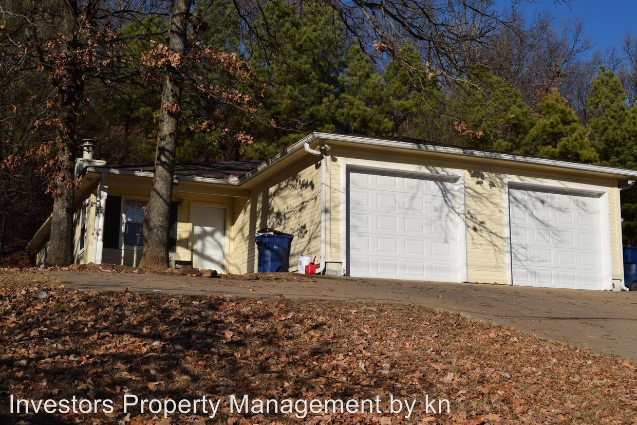 Primary Photo - 2611-2613 Louisville St