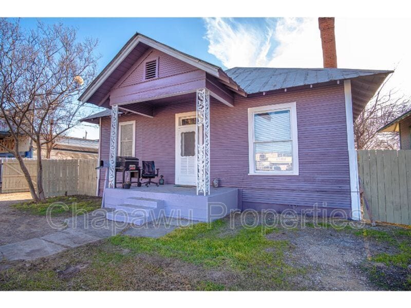 Building Photo - 4115 S Presa St