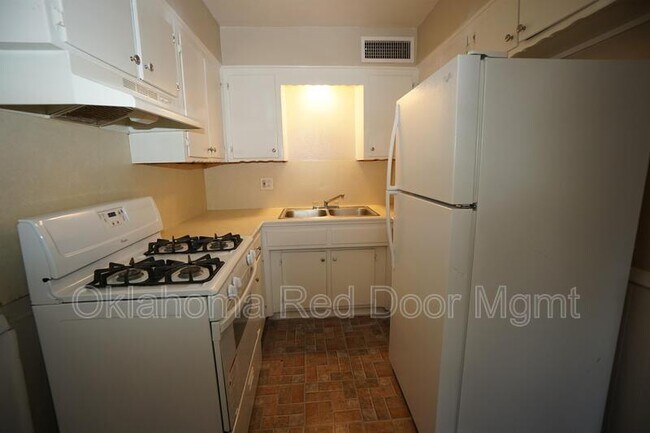 Building Photo - 2212 Felix Pl