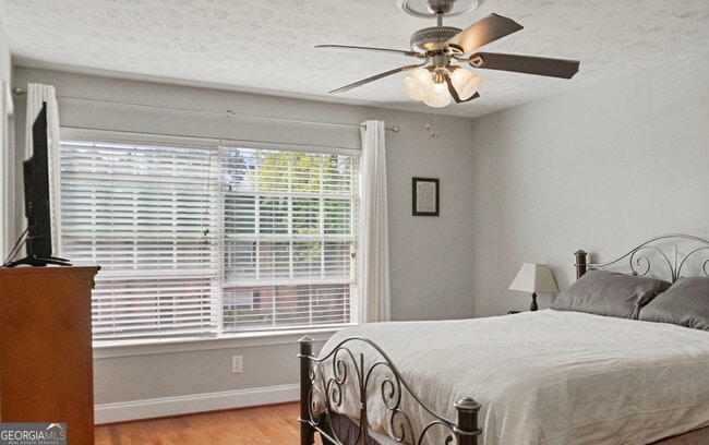 Building Photo - 6980 Roswell Rd