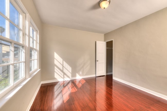 4 - 3227-3231 Madera Ave