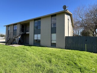 Building Photo - 200 Uhland Rd