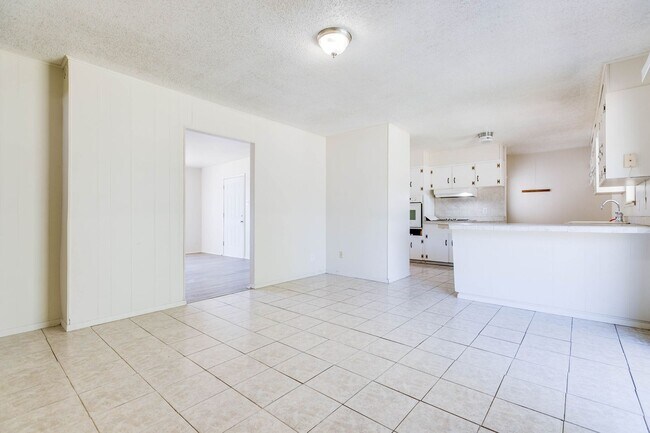 Building Photo - PAY NO SECURITY DEPOSIT! 3-bedroom 2 bath ...