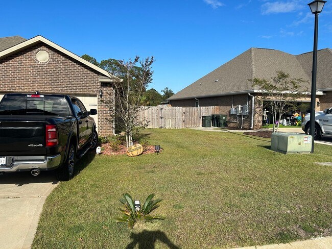 Building Photo - 5/3.5BA pool/hot tub home in gated community