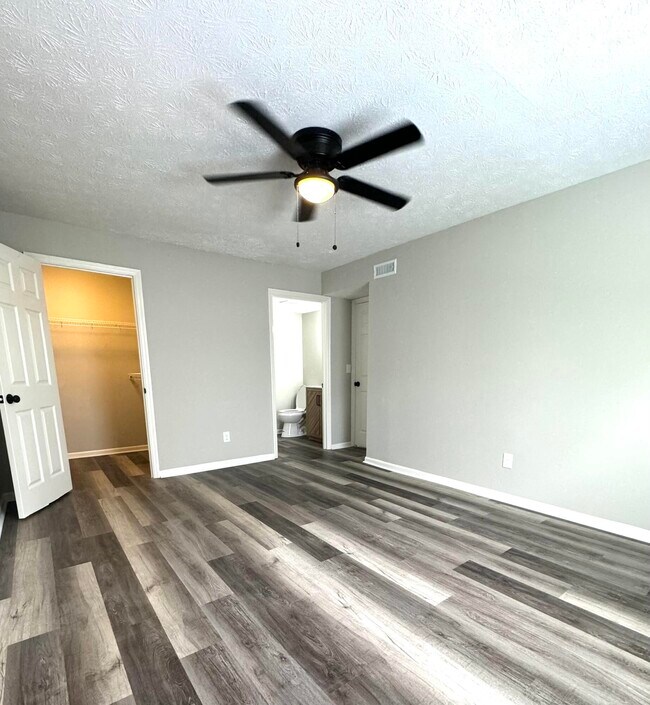 Building Photo - 606 Queensway Ct