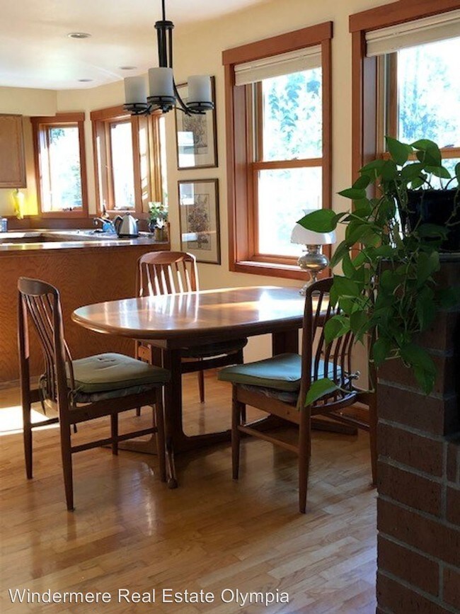 Building Photo - 2 br, 2.5 bath House - 4337 Foxhall Dr NE