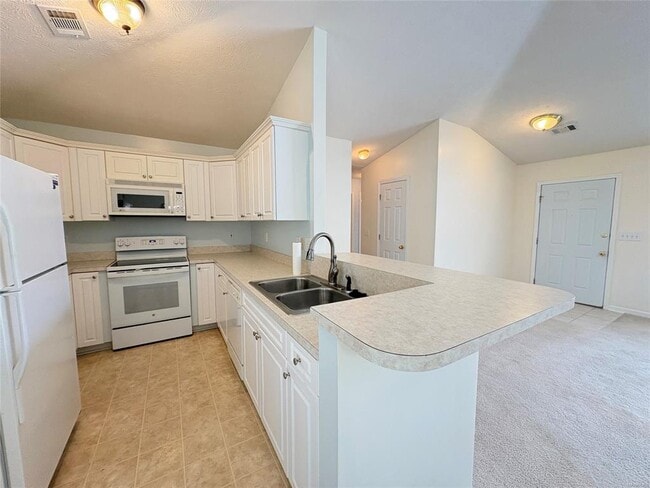 Building Photo - 1684 Hawthorne Ln