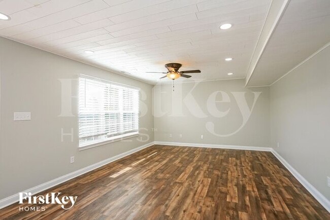 Building Photo - 1049 Arabian Way