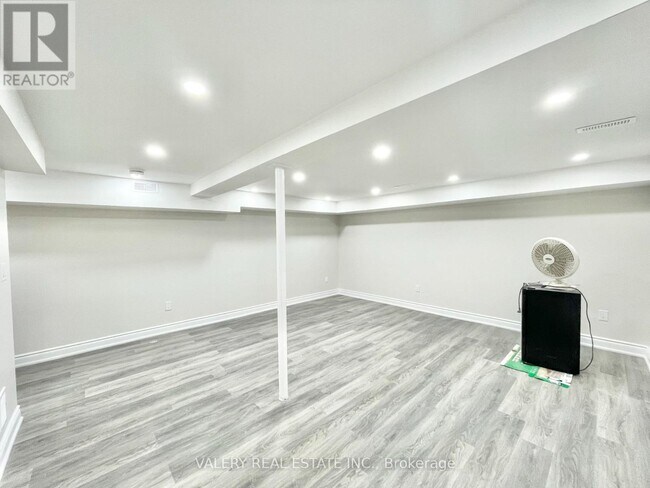 Building Photo - 26 Homeland Ct