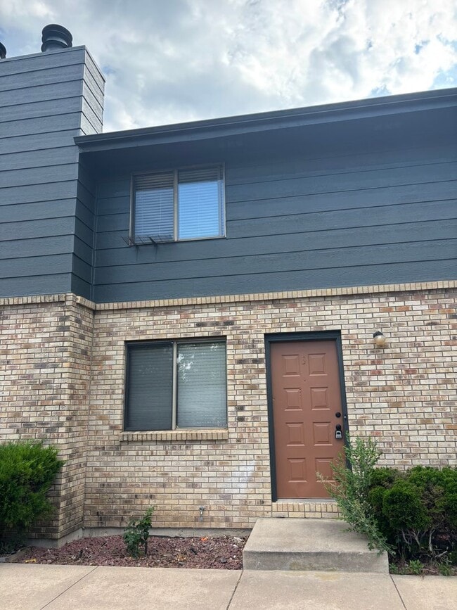 Building Photo - 1624 Azalea Dr