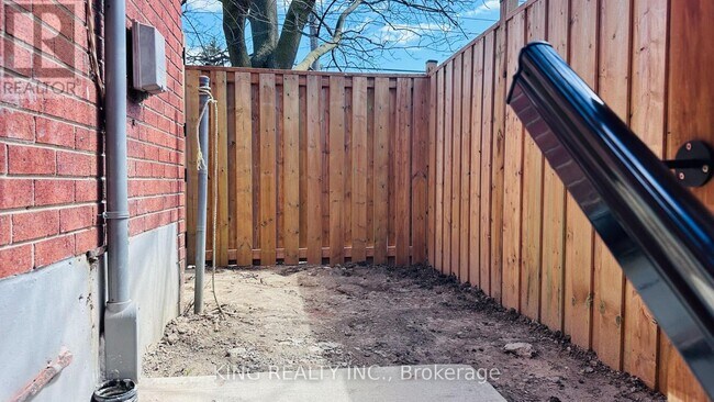 Photo du bâtiment - 994 Brimley Rd