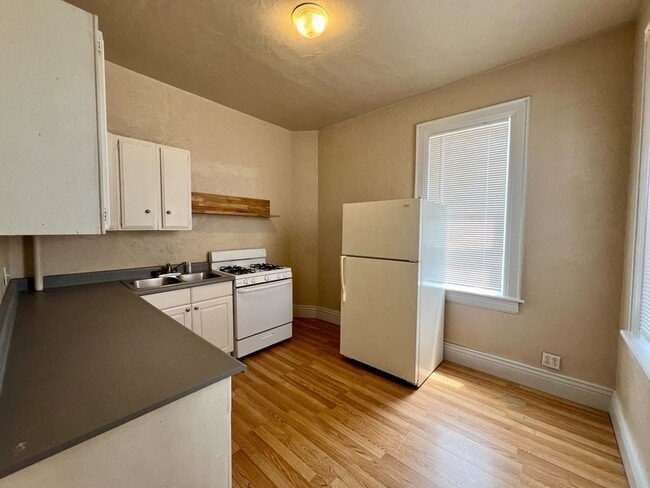 Building Photo - 512-514-514 E 500 S