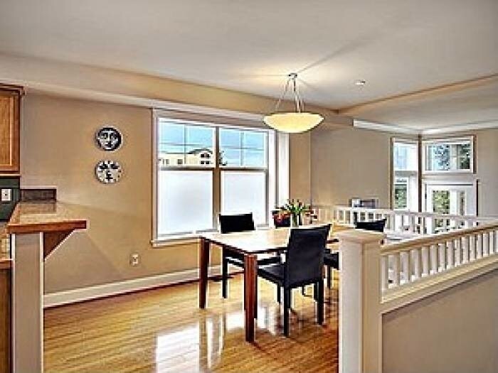 Foto principal - 2 Bedroom 2 1/2 Bath Cap Hill Townhouse
