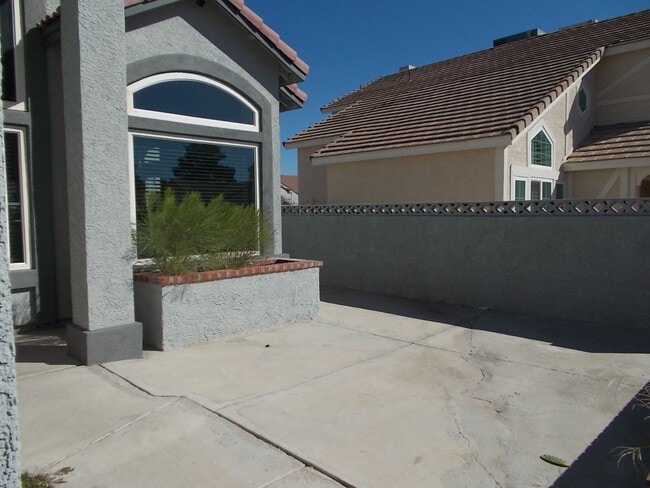 Building Photo - Spacious 4-Bed Home in Quiet Las Vegas Cul-de-Sac with Private Backyard