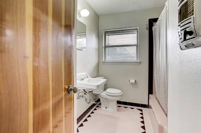 Building Photo - 1007 Stonecrest Dr