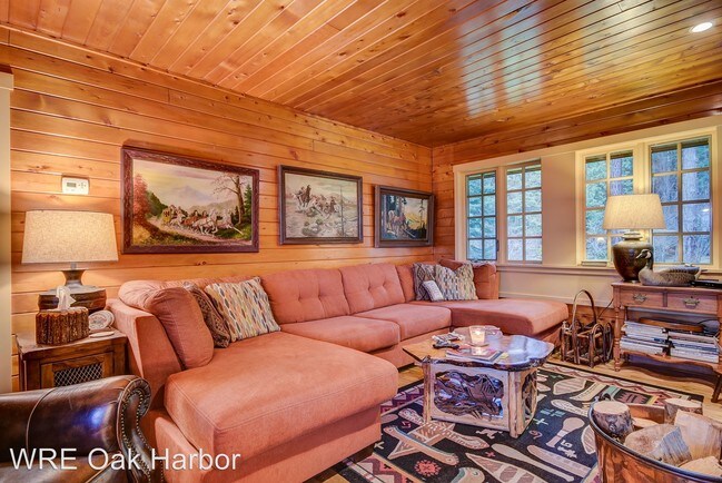 Building Photo - 2123 Madrona Way