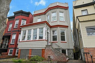 Building Photo - 158 Edgar St