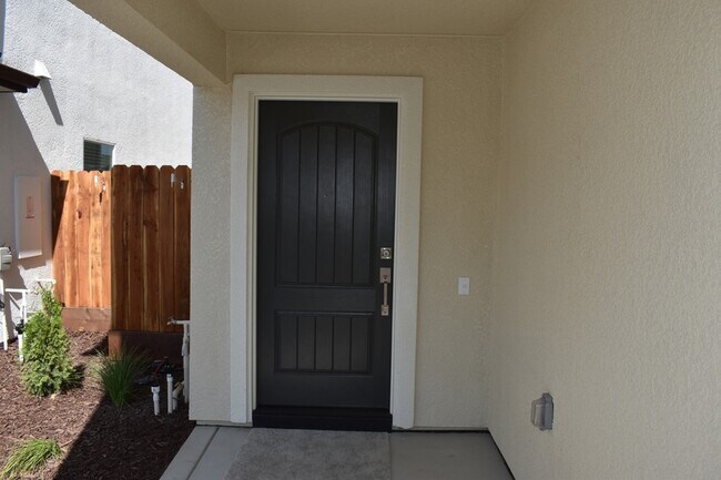 Building Photo - 451 Peppercorn Dr