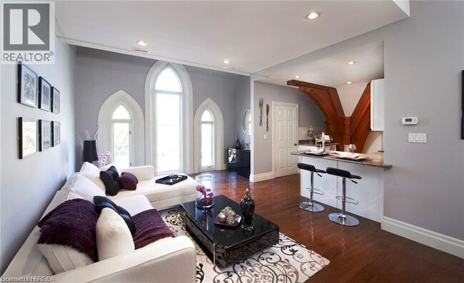 Building Photo - 21 Richmond St