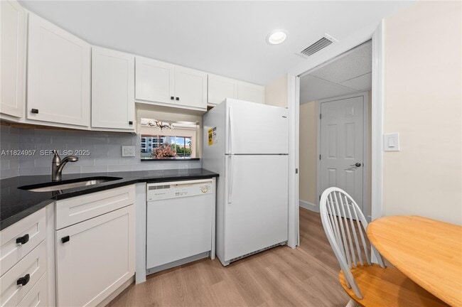 Building Photo - 2871 N Ocean Blvd