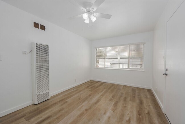 Foto del edificio - 203 W 3rd Ave