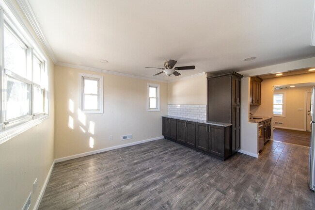 Building Photo - 169 Custer Ave