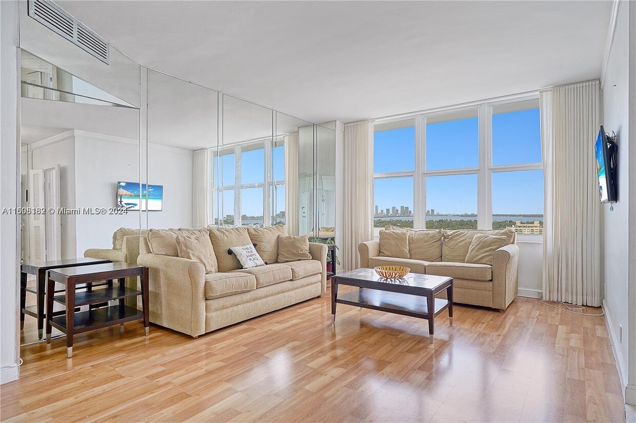 Foto principal - 4747 Collins Ave