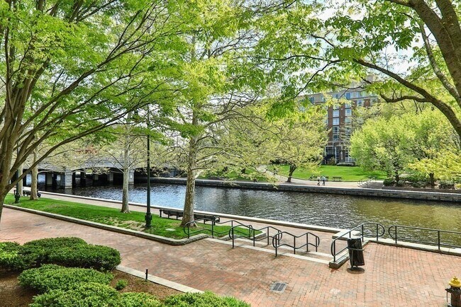 Foto del edificio - 10 Canal Park