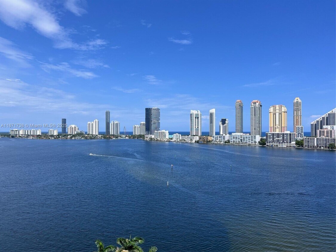 Foto principal - 2600 Island Blvd