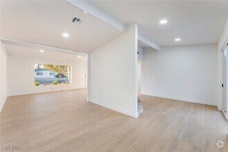 Building Photo - 548 E Oakey Blvd