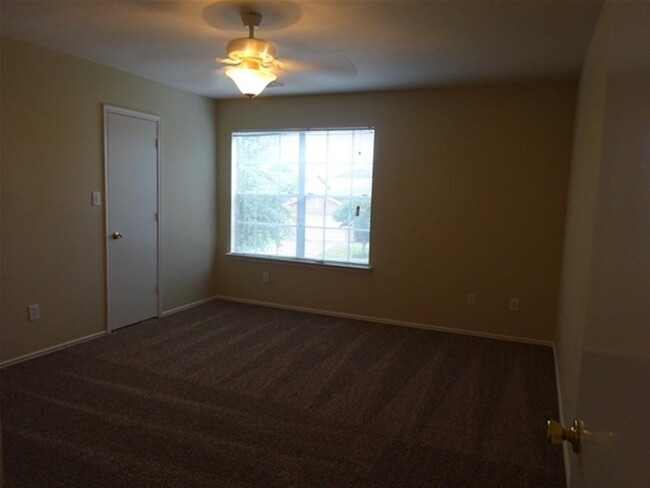 Building Photo - 5914 W Harrow Dr