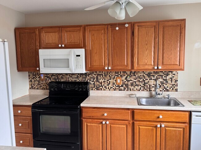 Foto del edificio - 489 Madison Dr