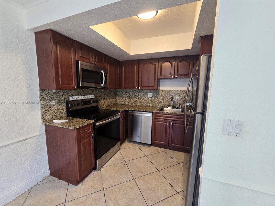 Foto principal - 5623 NW 21st St