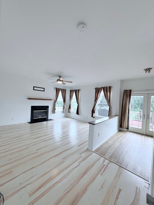 Foto del edificio - Spacious 4 Bed, 2 Bath Home in Columbus