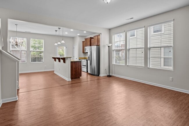 Building Photo - Fantastic 3 Bedroom End-unit Townhome with...