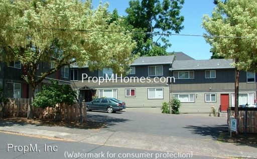 Building Photo - 1415 SE Cora St
