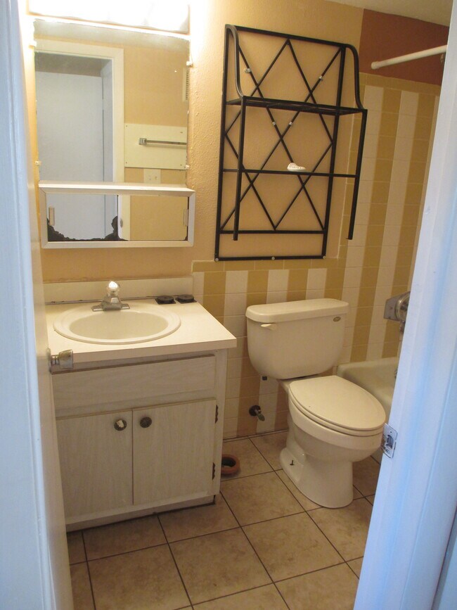 Building Photo - 1713 Dixon Blvd