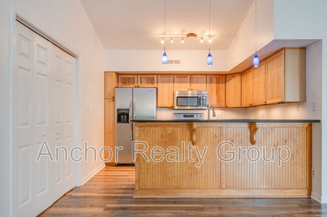 Building Photo - 315 24th St