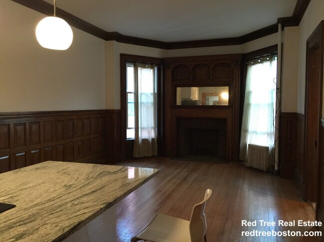 Building Photo - 849 Beacon St