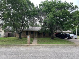 Building Photo - 501 Spring Meadow St